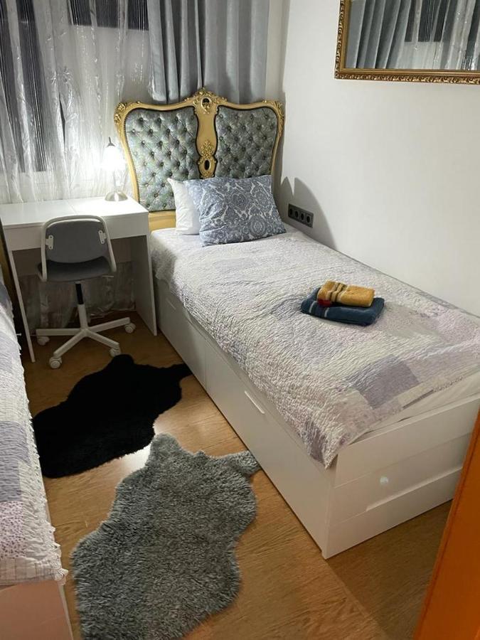 산트 아드리아 데 베소스 Cozy Flat 아파트 외부 사진